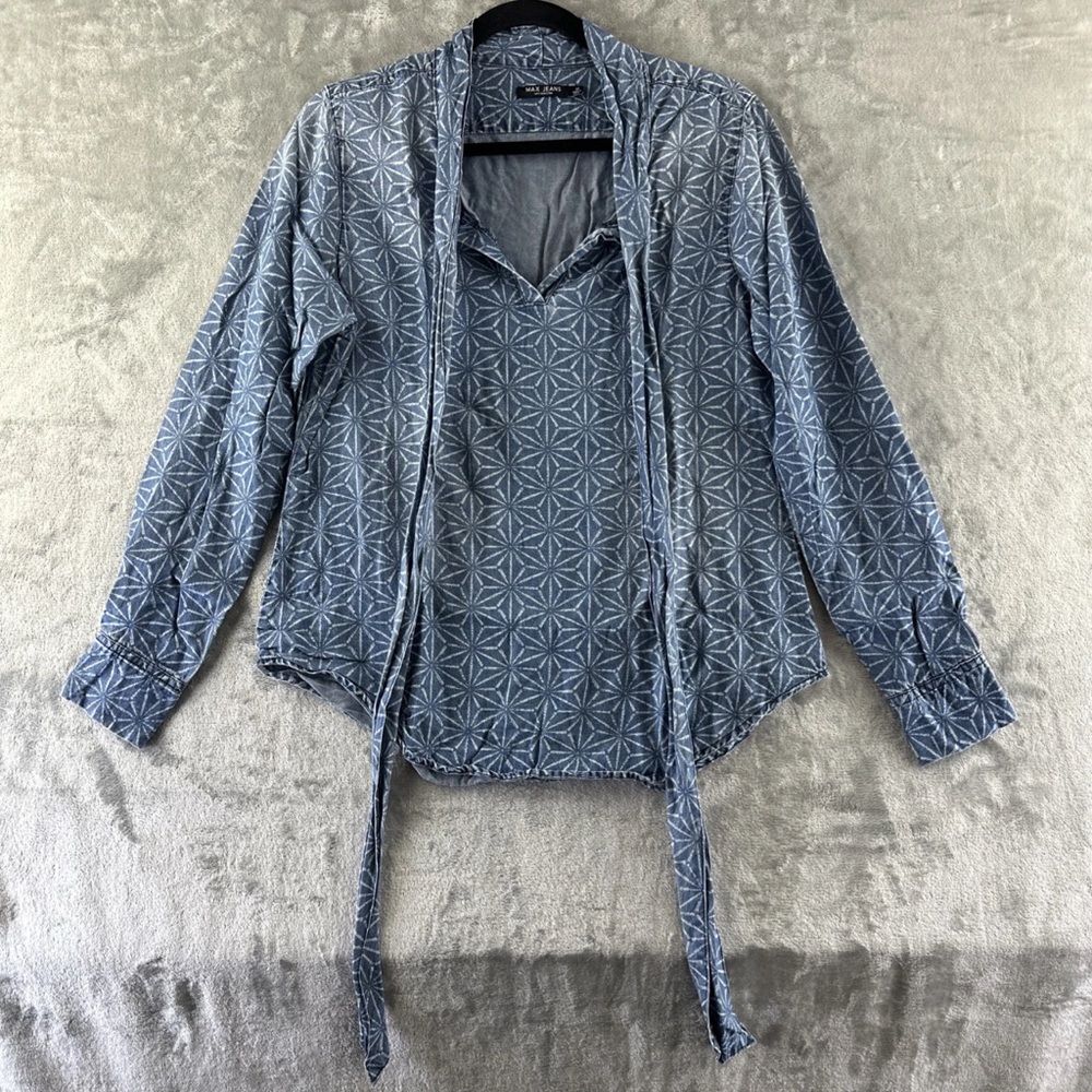 Max Jeans Blouse Woman's M Chambray w/ Printed Star Pattern & Neck Tie.
